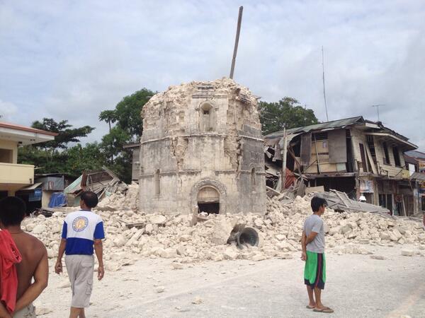 400 year old tower in Bohol collapses.jpg